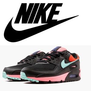 Nike AirMAX WMNS 90 size 9 black athletic sneaker